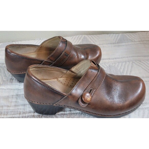 Dansko Brown Leather Clogs Size 38 Button Strap Slip On Comfort Shoes - Picture 3 of 8